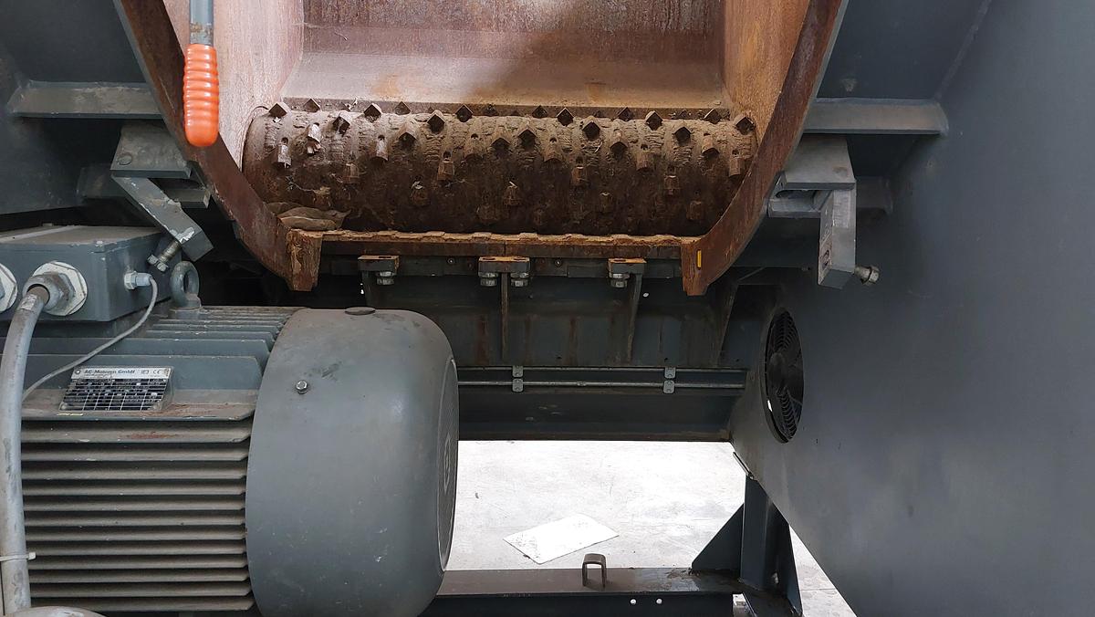 Used UNTHA single shaft shredder QR 1400 1 x 55 kW