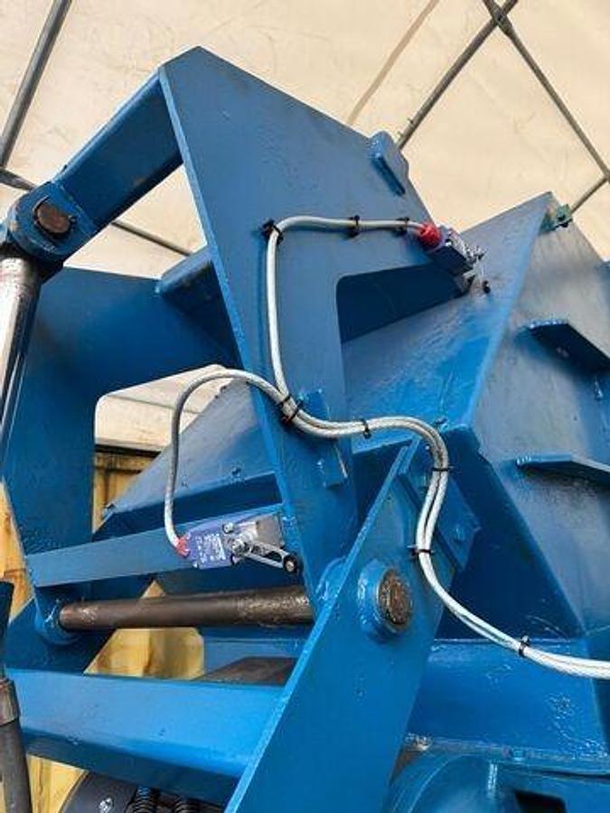 Refurbished 2008 SATRIND K8/25 800 mm. 18,5 kW with vertical ram
