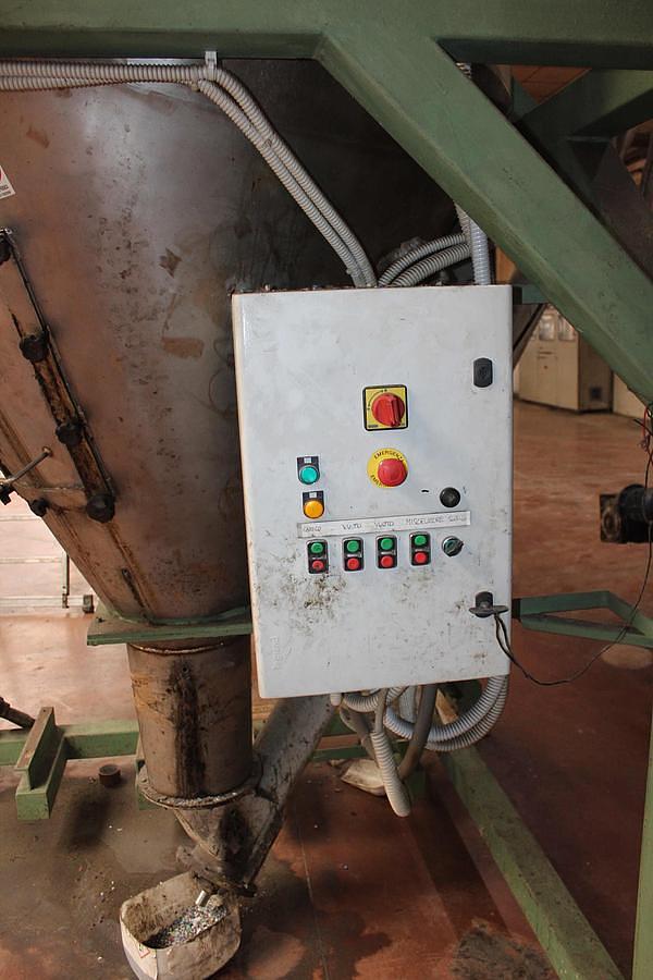 Used 2009 ITALIAN single screw washer for plastics
