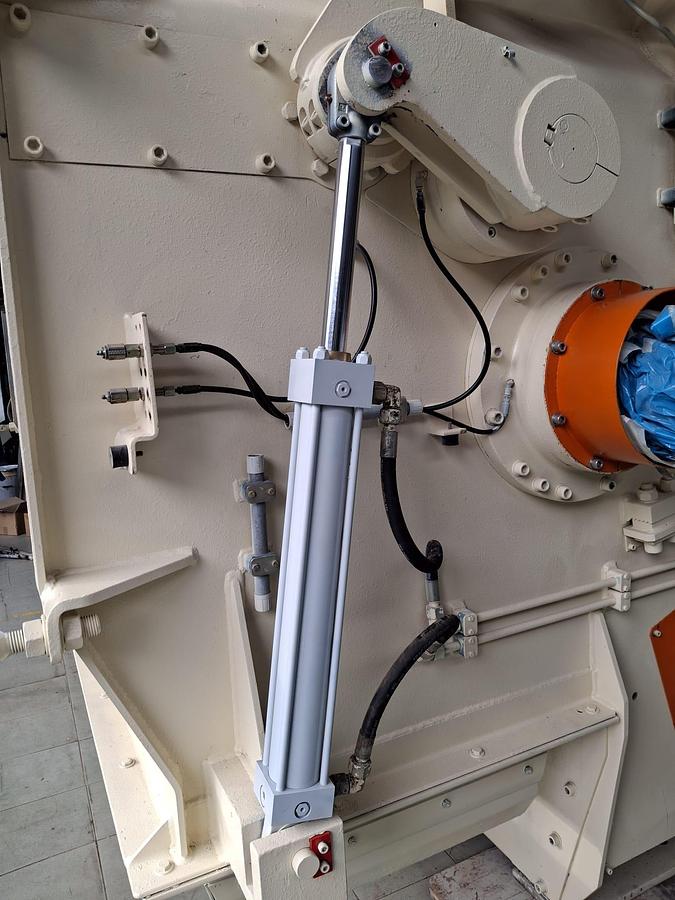 Refurbished vecoplan vaz 2500 HiTorque MNF-T 247 kw or 203 kw drive top ram reconditioned - Atex