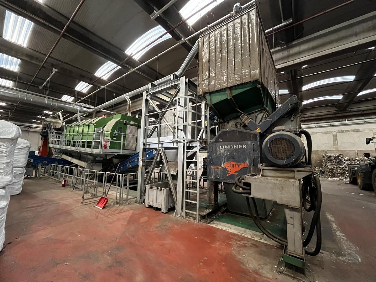 Used 2005 Lindner Single shaft shredder Komet 2200
