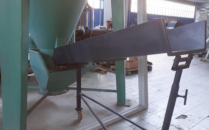 FEEDING SLIDE for vertical mixers