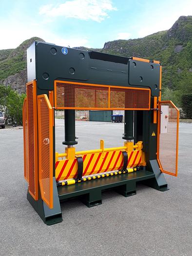 GUILLOTINE REEL SPLITTER 2.500x850 mm. 15 kw 50 T