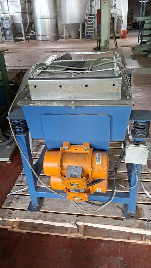 Refurbished vibrating screen, 1300x420 x 900 3 ways, reconditioned