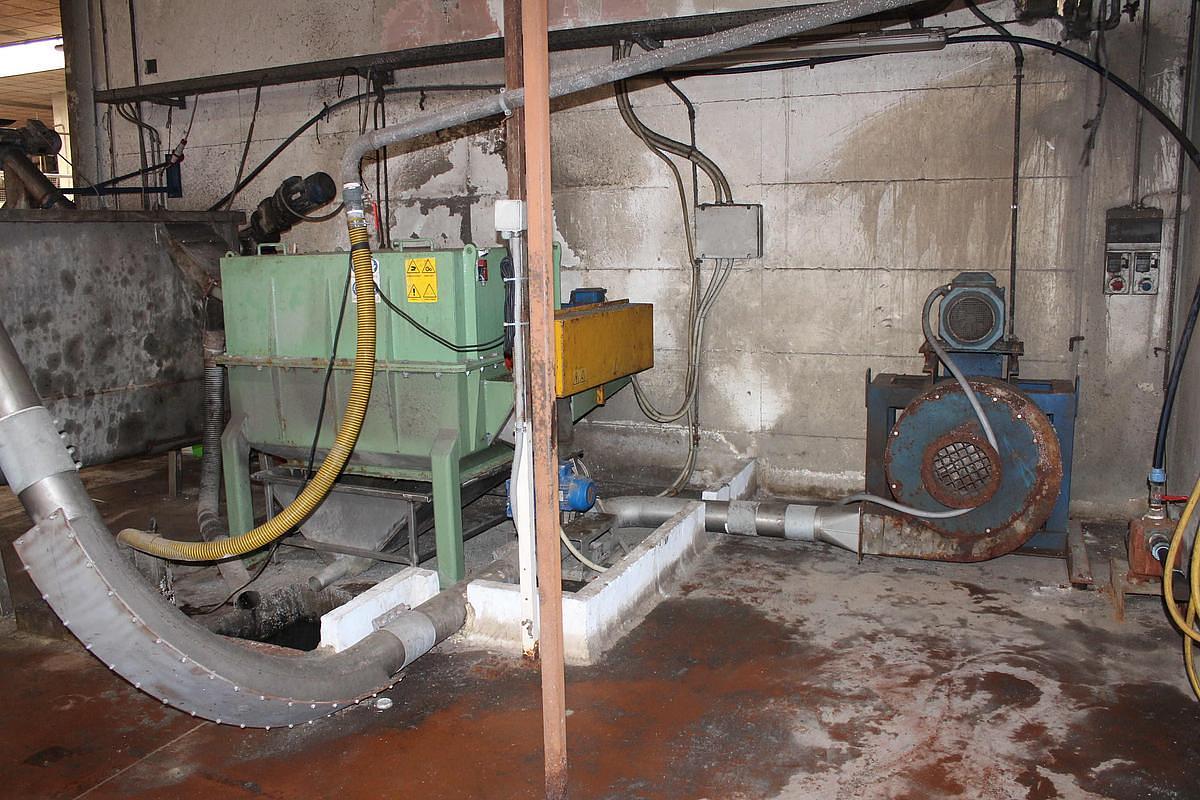 Used 2009 ITALIAN single screw washer for plastics
