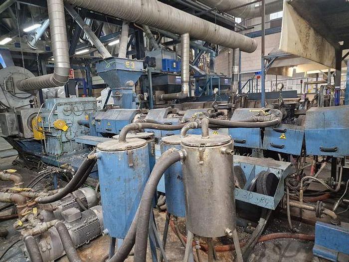 Used 1997 MARIS 2 X 92 mm. 40 L/D 2 degasing pumps