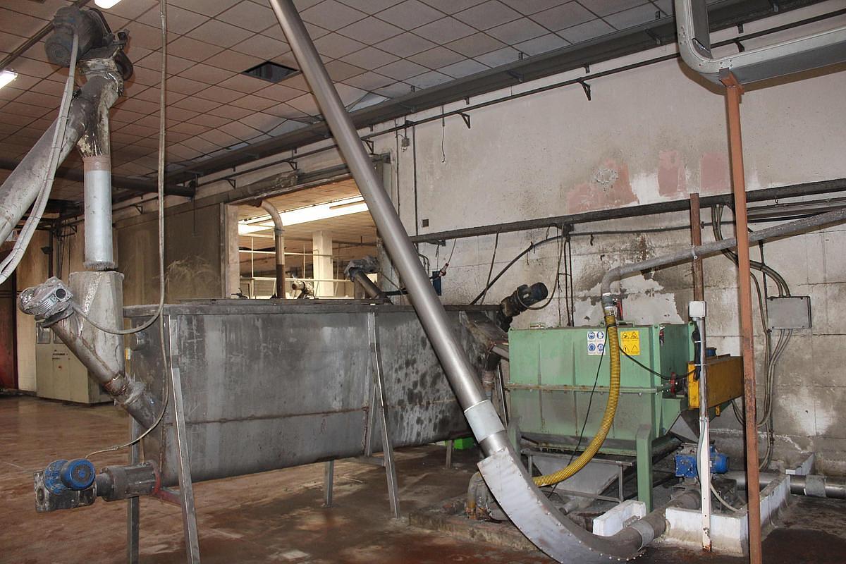 Used 2009 ITALIAN single screw washer for plastics