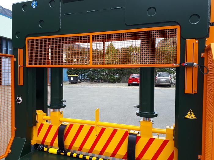 GUILLOTINE REEL SPLITTER 2.500x1.250 mm. 15 kw 50 T