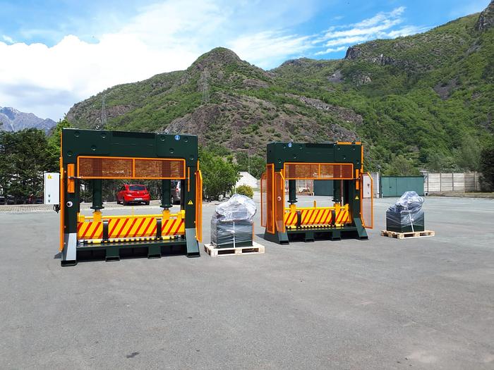 GUILLOTINE REEL SPLITTER 3.000x2.000 mm. 15 kw 60 T