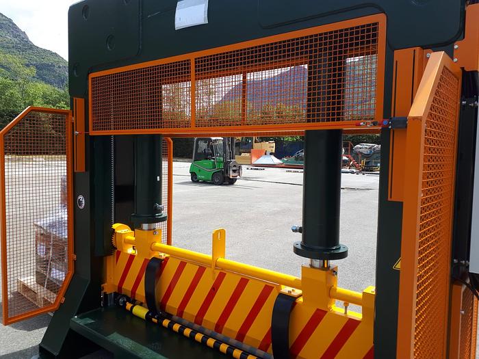 GUILLOTINE REEL SPLITTER 2.500x1.250 mm. 9 kw 35 T