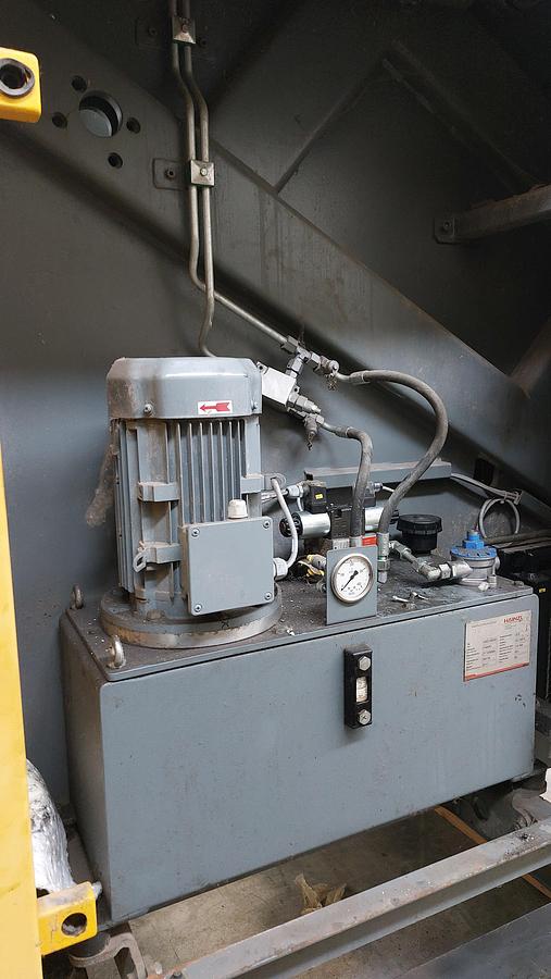 Used UNTHA single shaft shredder QR 1400 1 x 55 kW
