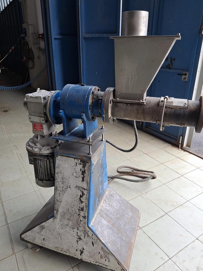 Refurbished twin-screw compounding extruder COMAC EBC60 co-rotating 60 mm diam. 42 L/D