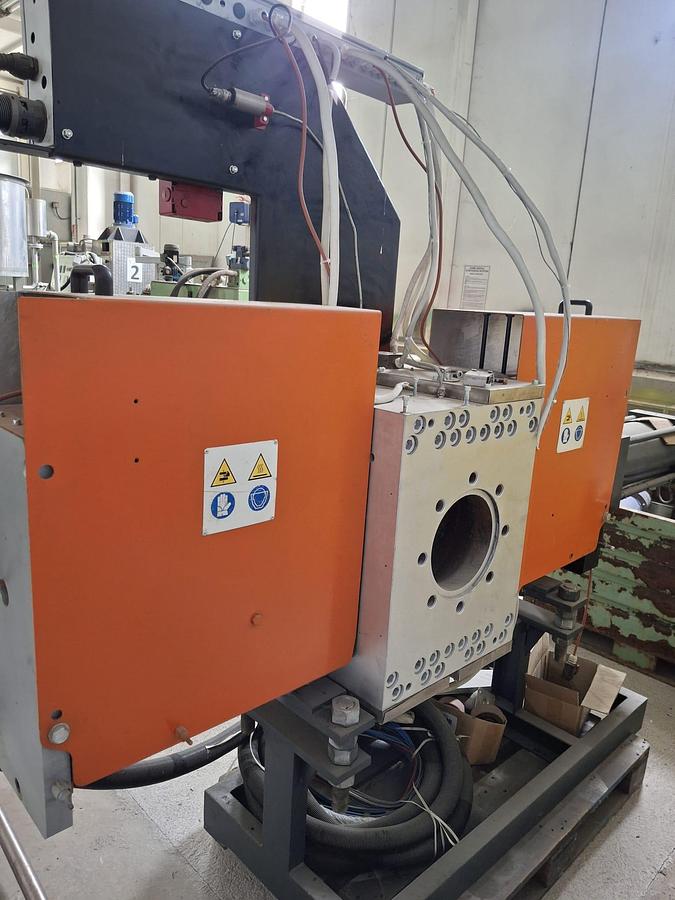 Refurbished BD PLAST SCREENCHANGER 300mm.