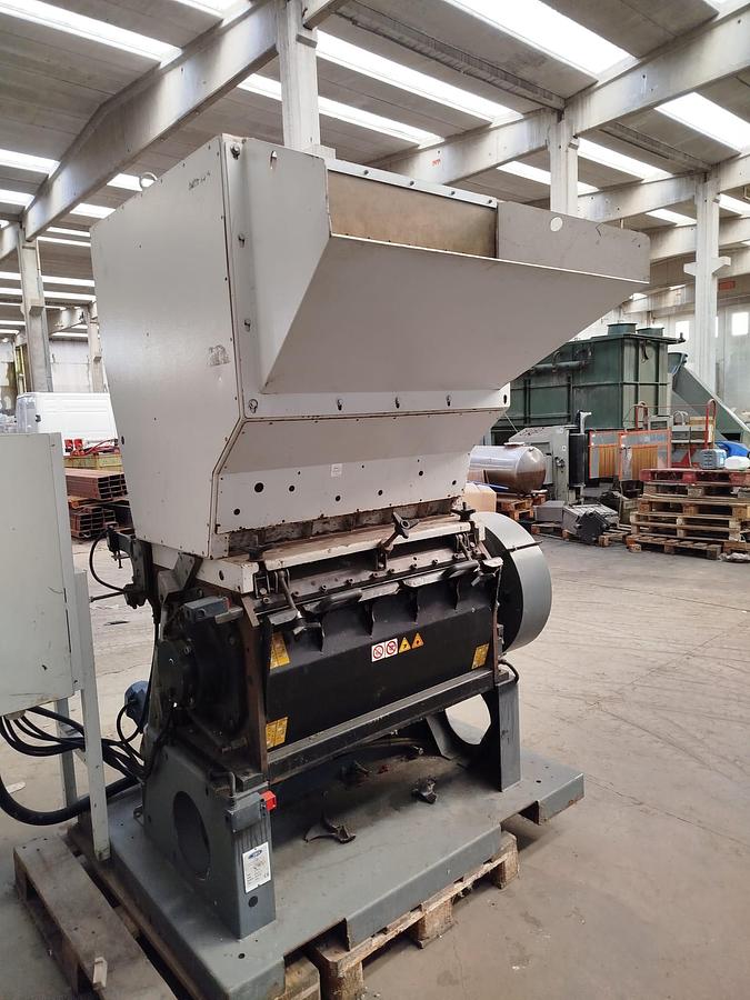Refurbished TRIA GRANULATOR XT 9042 900 mm 30 kw