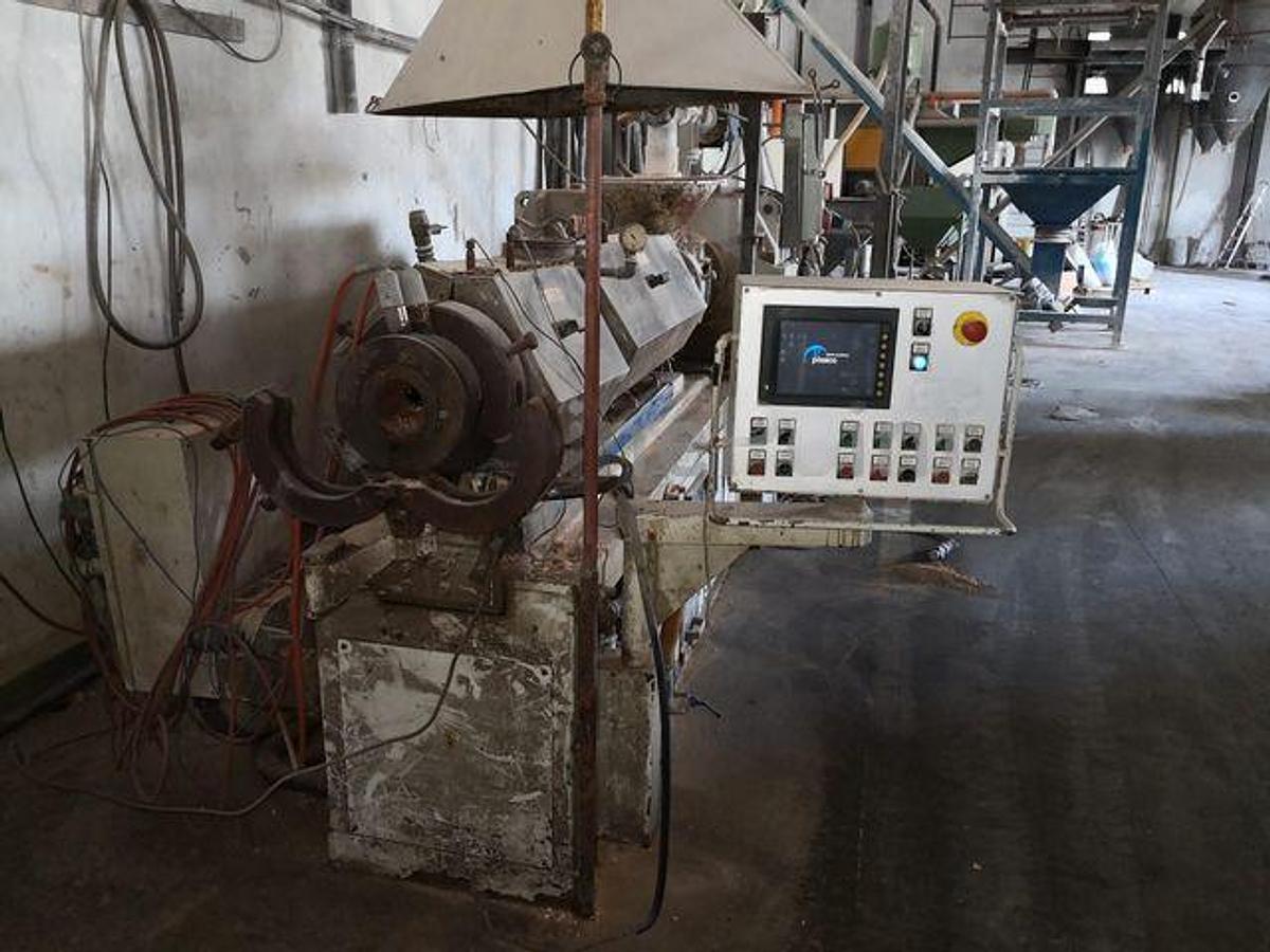 Used 1998 BANDERA TWIN SCREW PVC PIPES EXTRUDER HT 90