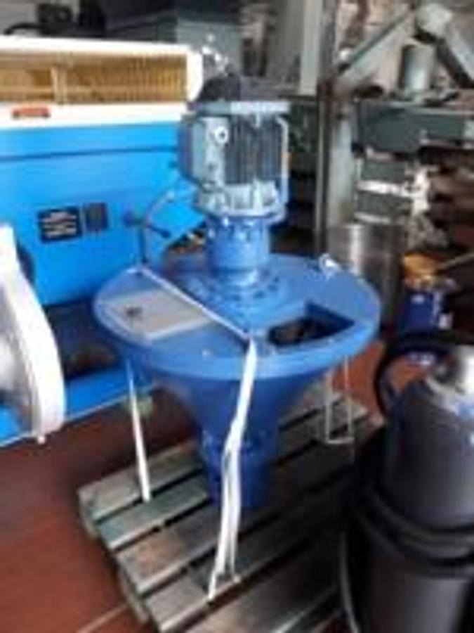 Refurbished crammed feeder for 700 kg/h extruder