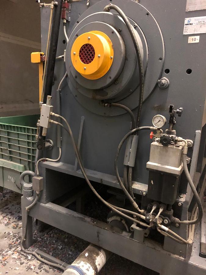 Used MOLINARI GRANULATOR 1200 mm.75 kw STAGGERED CUT