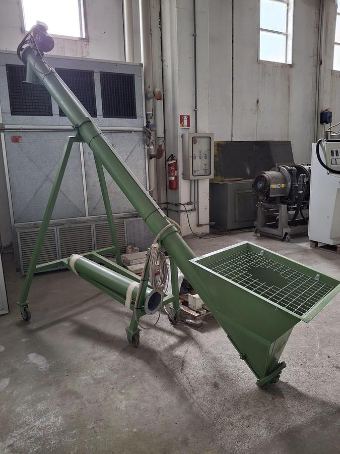 Refurbished GERMANPLAST screw conveyor with hopper