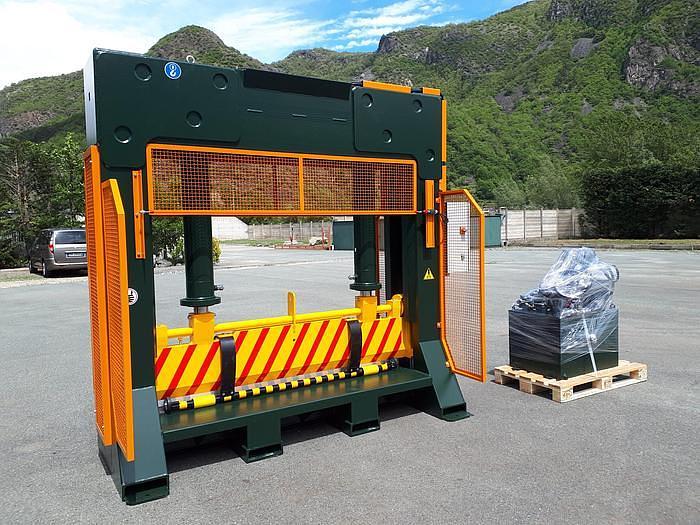 GUILLOTINE REEL SPLITTER 2.500x1.500 mm. 9 kw 35 T