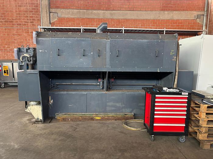 Refurbished 2001 VECOPLAN TWIN SHAFT SHREDDER 220 KW VNZ 3000 double-rotor shredder