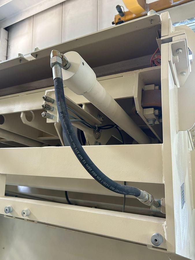 Refurbished vecoplan vaz 2500 HiTorque MNF-T 247 kw or 203 kw drive top ram reconditioned - Atex