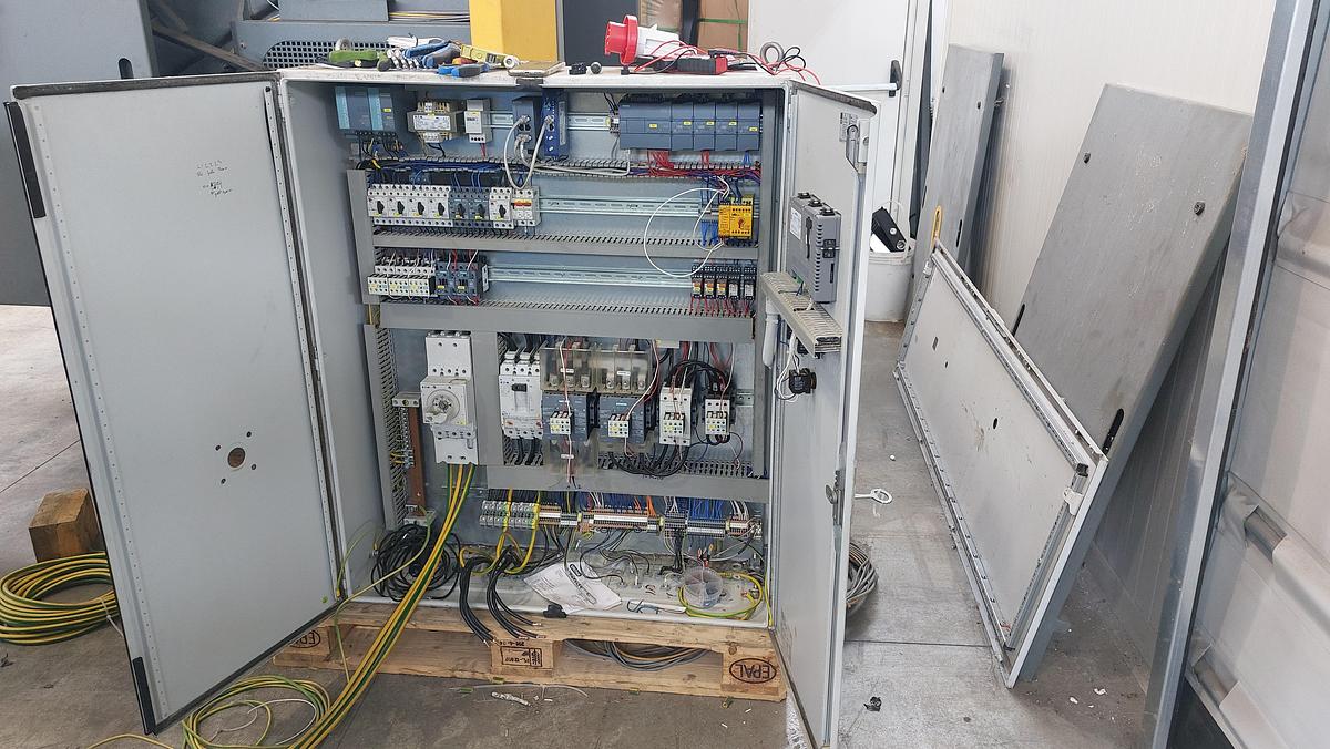 Used UNTHA single shaft shredder QR 1400 1 x 55 kW