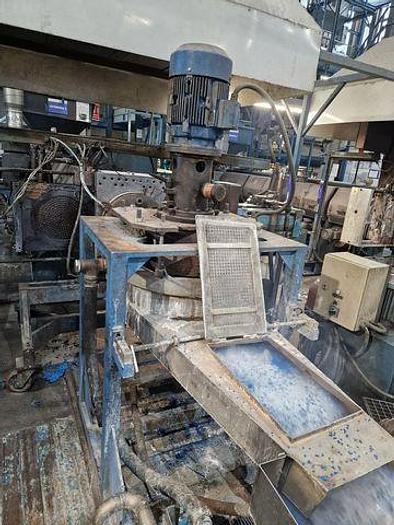 Used 1997 MARIS 2 X 92 mm. 40 L/D 2 degasing pumps