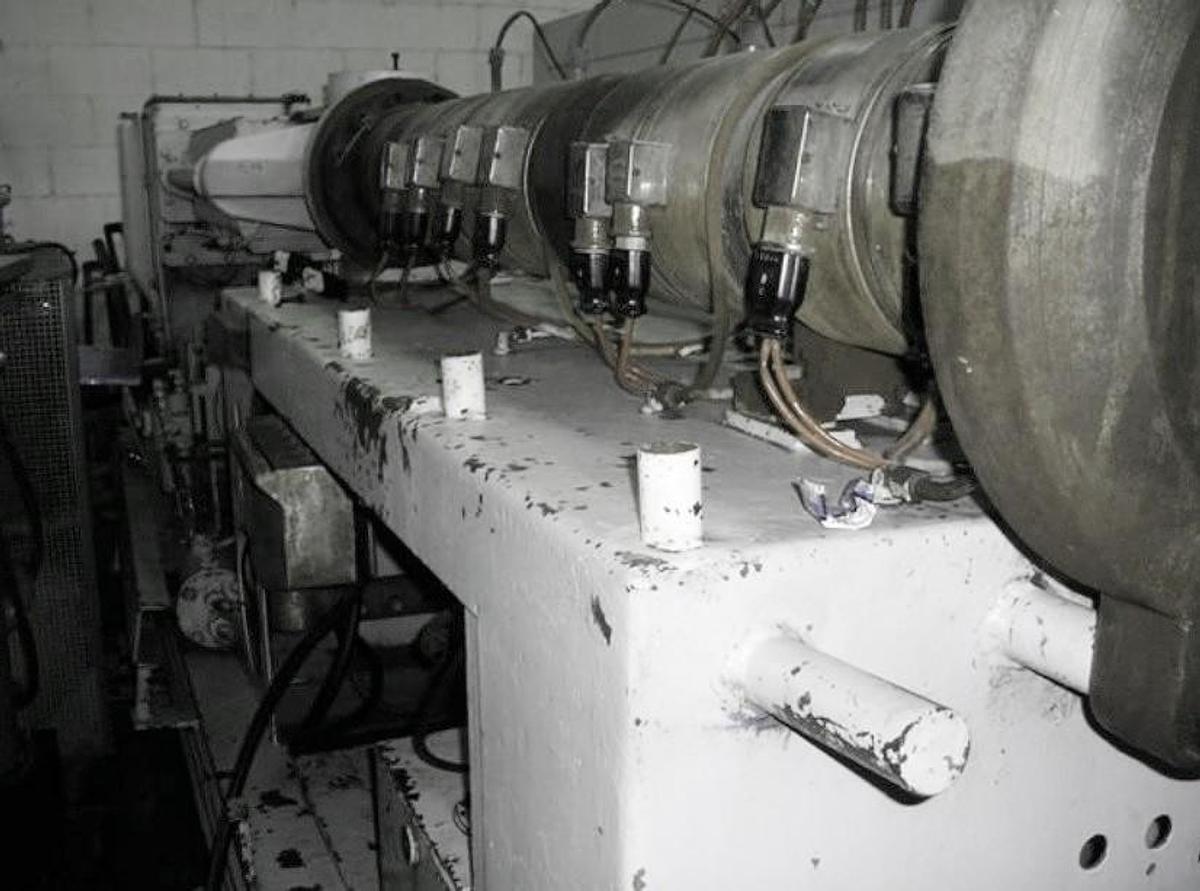 Refurbished KRAUSS MAFFEI KMD90 KK twin parallel screw profile extruder Ø 90mm. 20 L/D