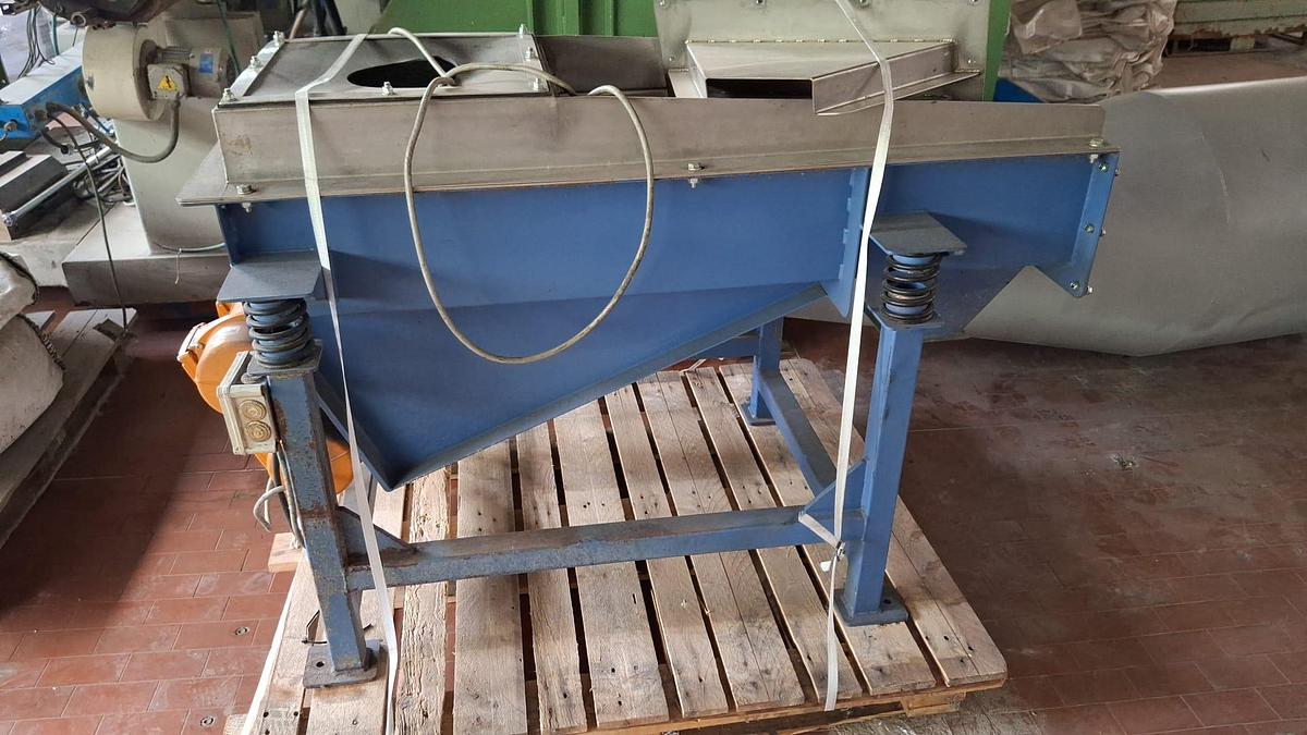 Refurbished vibrating screen, 1300x420 x 900 3 ways, reconditioned