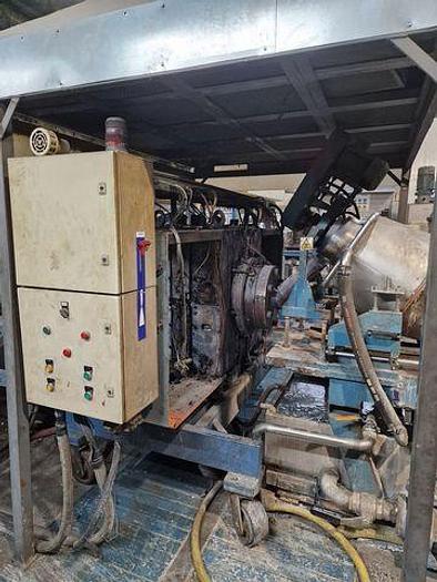 Used 1997 MARIS 2 X 92 mm. 40 L/D 2 degasing pumps