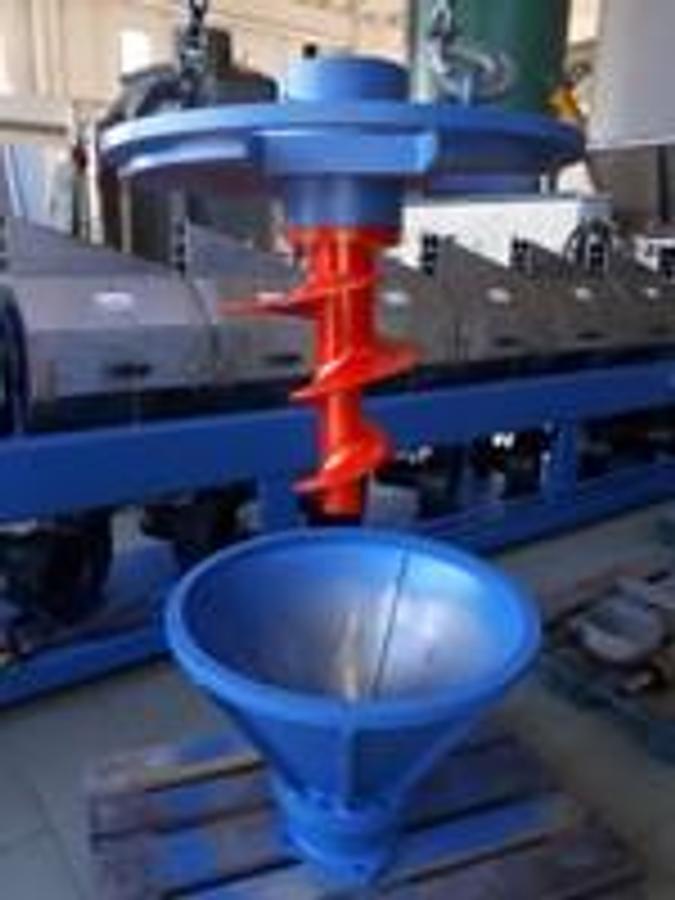 Refurbished crammed feeder for 700 kg/h extruder