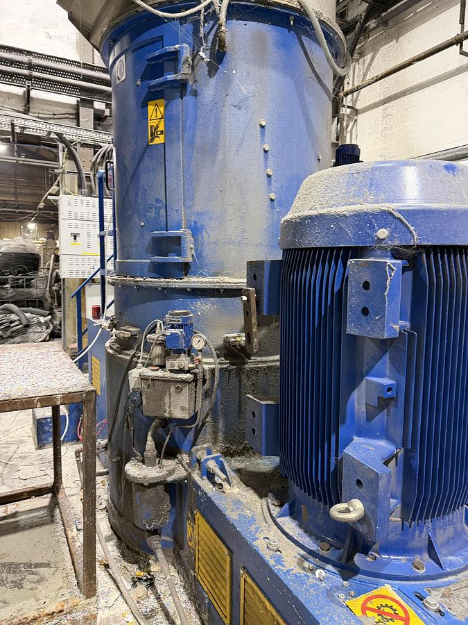 Used 2006 COSTARELLI 1300 mm agglomerator complete with loading belt and collection hopper
