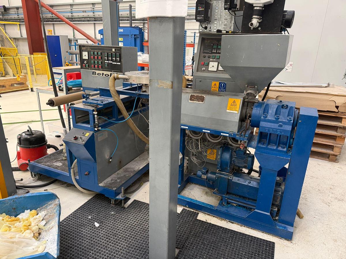 Used BETOL Lab film extruder 