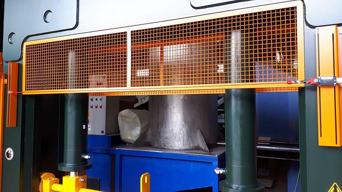 GUILLOTINE REEL SPLITTER 3.000x2.000 mm. 15 kw 60 T