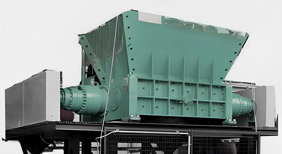 ITALIAN Heavy duty shredder 1.500 mm 150 kw for large plastic-wood-light metal scraps-tyres