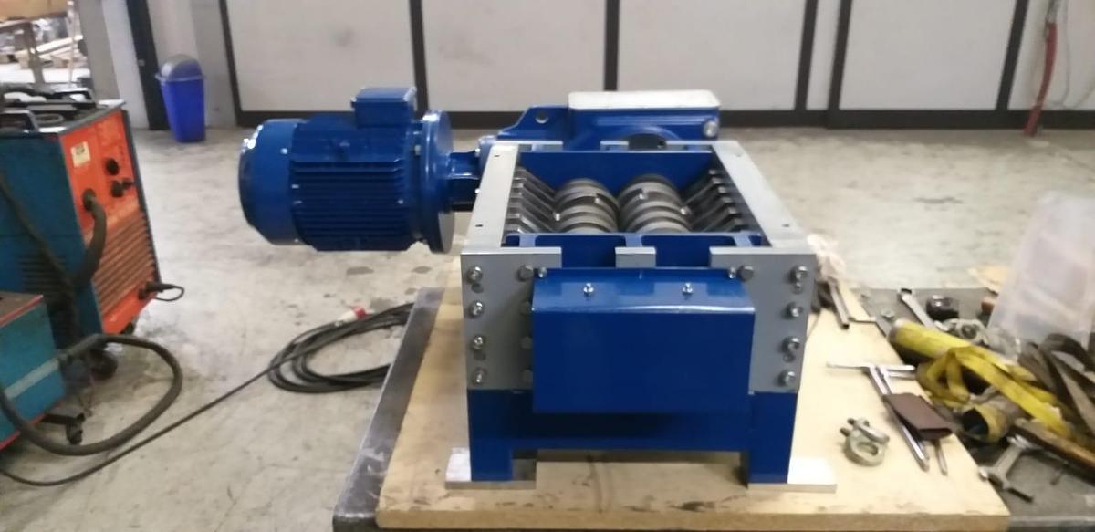 ITALIAN TWIN SHAFT SHREDDER 400 mm for PCB, documents, credit cards, etc.