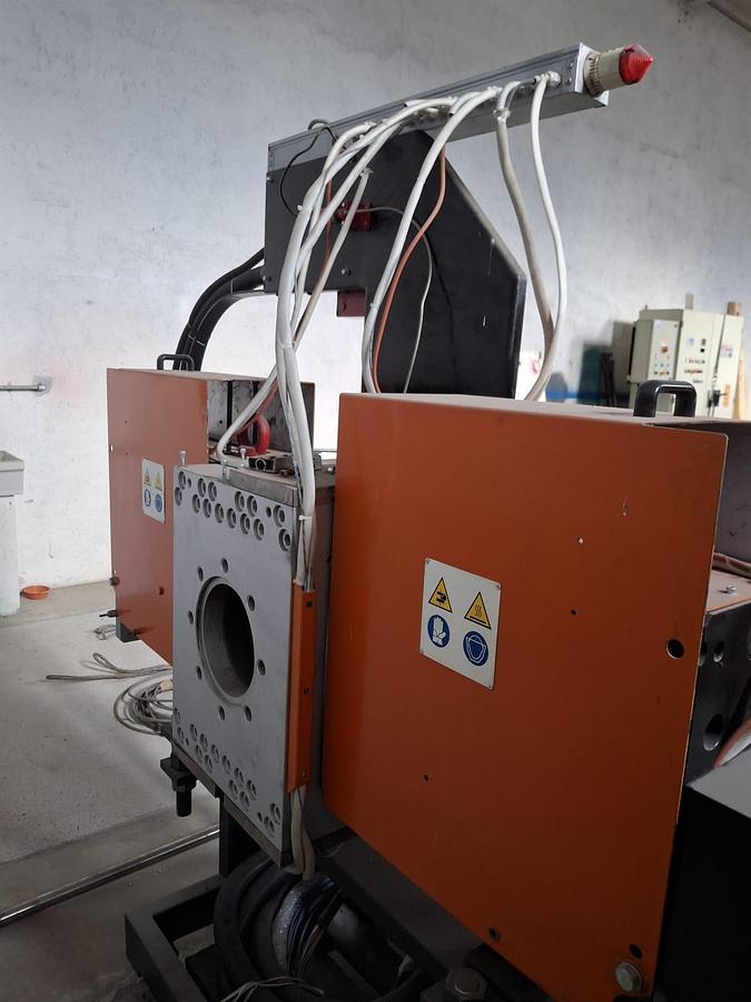 Refurbished BD PLAST SCREENCHANGER 300mm.