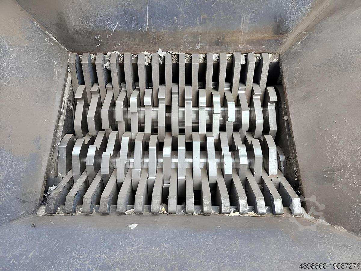 DUAL SHAFT SHREDDER 1.350 x 900 mm. 88 kw