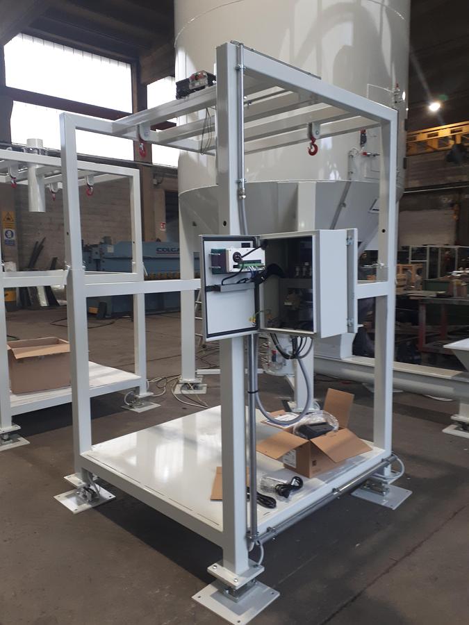 GE585 BAG FILLING STATION WITH LIFTING AUGER