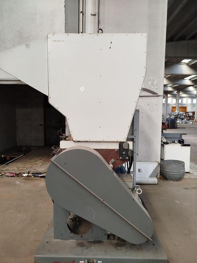 Refurbished TRIA GRANULATOR XT 9042 900 mm 30 kw