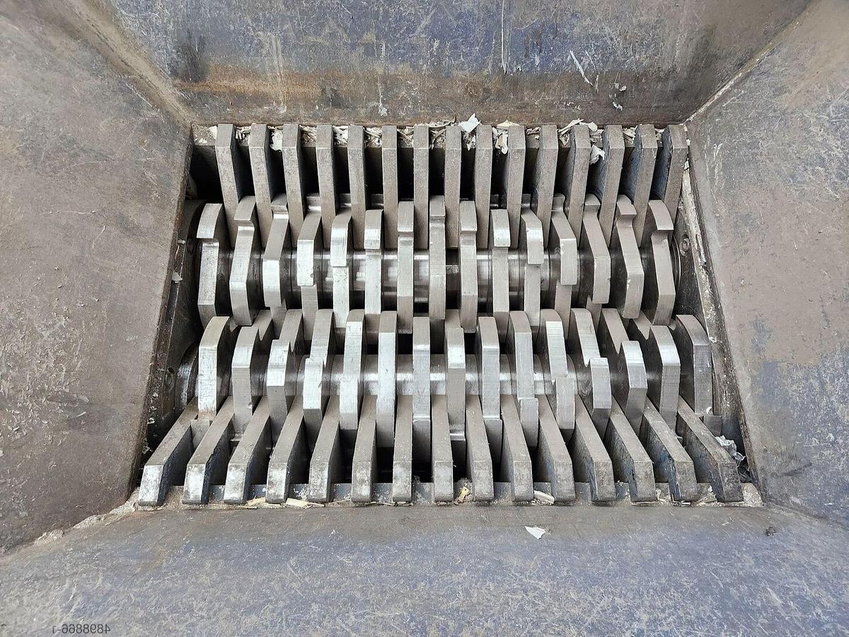 Used Dual shaft shredder  900x1.350 mm 88 kw