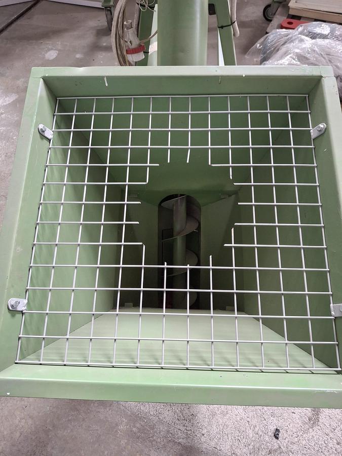 Refurbished GERMANPLAST screw conveyor with hopper