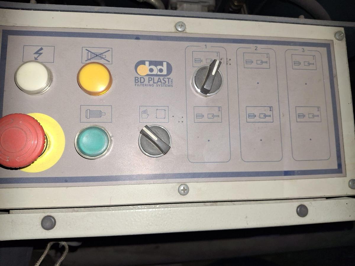 Refurbished BD PLAST SCREENCHANGER 300mm.