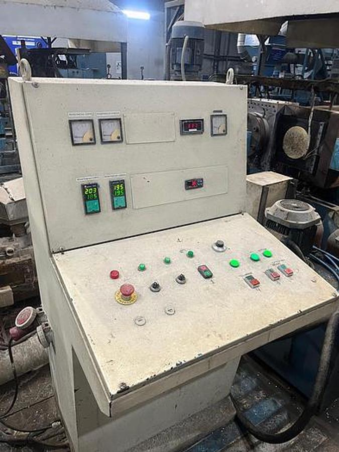 Used 1997 MARIS 2 X 92 mm. 40 L/D 2 degassing pumps