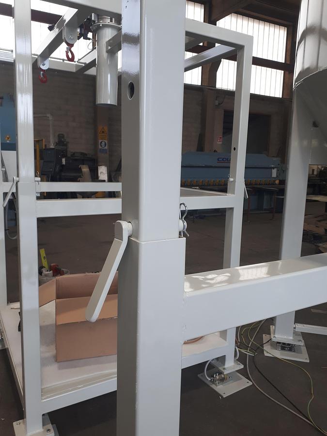 GE585 BAG FILLING STATION WITH LIFTING AUGER