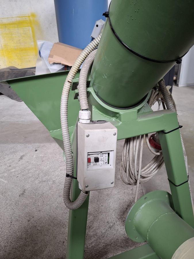 Refurbished GERMANPLAST screw conveyor with hopper