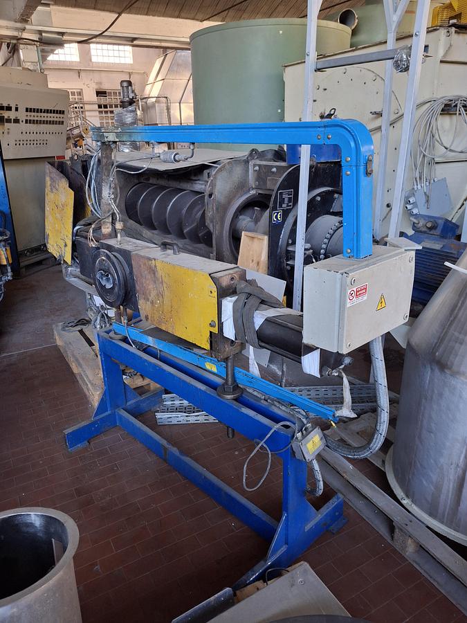 Refurbished twin-screw compounding extruder COMAC EBC60 co-rotating 60 mm diam. 42 L/D