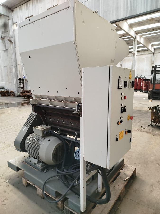 Refurbished TRIA GRANULATOR XT 9042 900 mm 30 kw