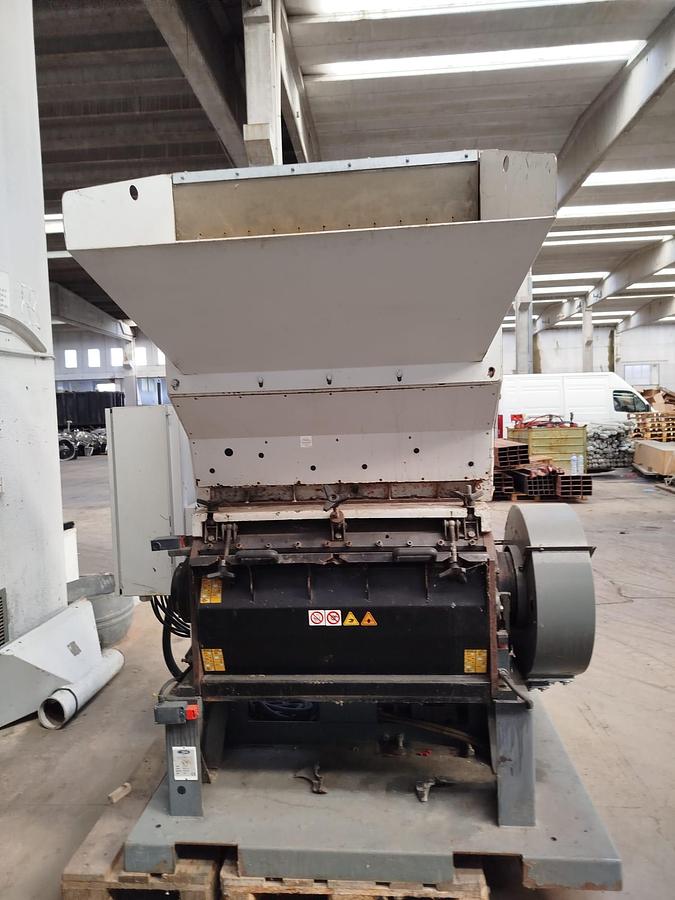 Refurbished TRIA GRANULATOR XT 9042 900 mm 30 kw