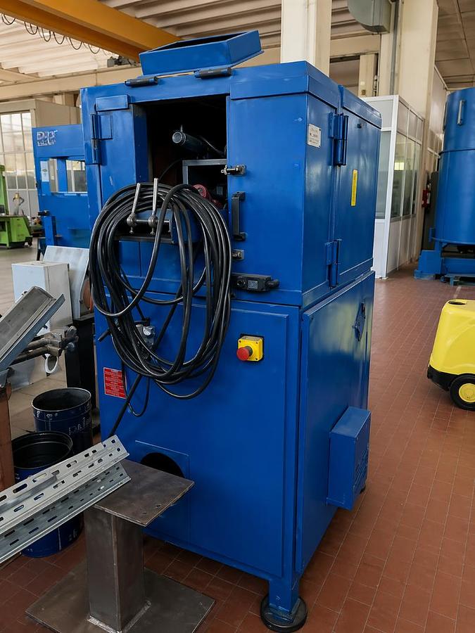 Refurbished Twin-screw compounding extruder COMAC EBC60 co-rotating 60 mm diam. 42 L/D